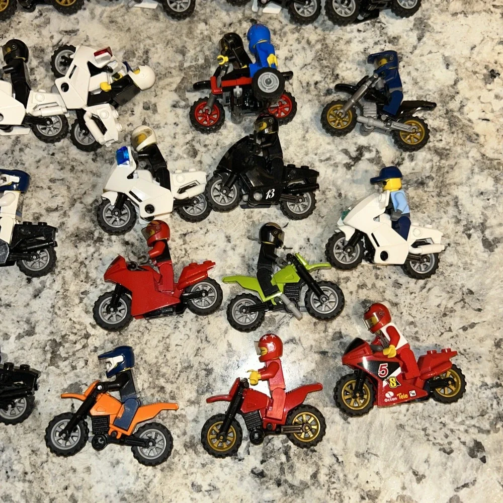 Lego‎ City Motorcycle & Bike Lot Of 40 With Riders Police, Racers, Huge Lot